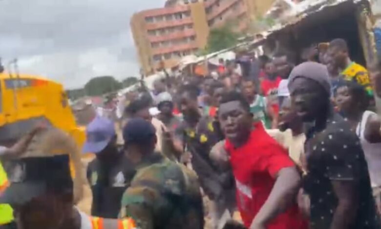 Kumasi Asafo: 3 KMA Officers Injured, Vehicles Vandalised as Squatters Resist Demolition Exercise